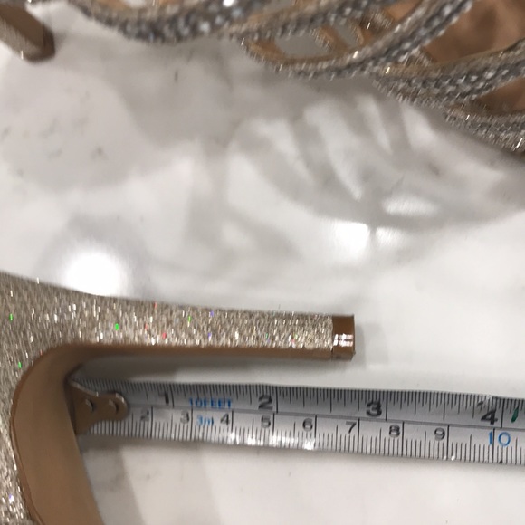 PARTY 9 1/2 SEQUINS heels. Beautiful condition. Like new - Picture 7 of 9